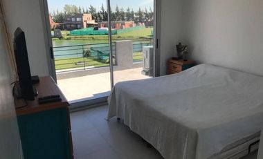 Casa a la laguna en venta en barrio La Comarca, Tigre.