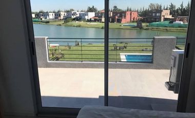 Casa a la laguna en venta en barrio La Comarca, Tigre.
