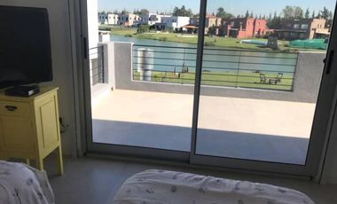 Casa a la laguna en venta en barrio La Comarca, Tigre.
