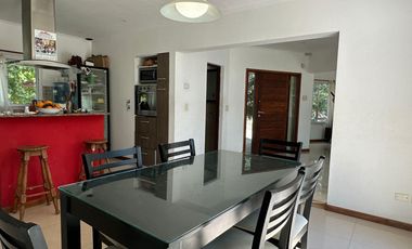 Casa en venta - 3 Dormitorios 2 Baños - Pinamar