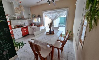 Casa en venta - 2 Dormitorios 2 Baños - Quilmes