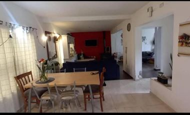 Casa en venta - 3 Dormitorios 2 Baños - Esteban Echeverria