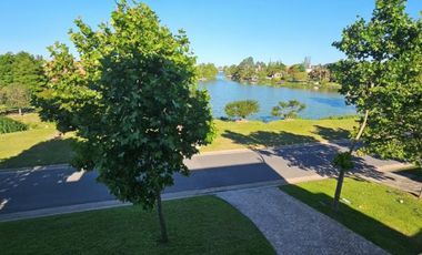 Casa en  alquiler con muebles en barrio Los Castores, Nordelta