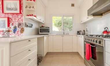 Casa en  alquiler con muebles en barrio Los Castores, Nordelta