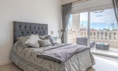 Casa en  alquiler con muebles en barrio Los Castores, Nordelta