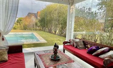 Casa en  alquiler con muebles en barrio Los Castores, Nordelta