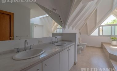 CASA EN SAN ISIDRO CHICO