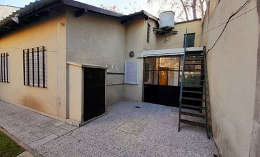 CARAPACHAY - LOTE PROPIO - 4 AMB CON JARDÍN Y GARAJE!