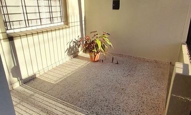 CARAPACHAY - LOTE PROPIO - 4 AMB CON JARDÍN Y GARAJE!