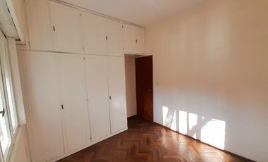 CARAPACHAY - LOTE PROPIO - 4 AMB CON JARDÍN Y GARAJE!