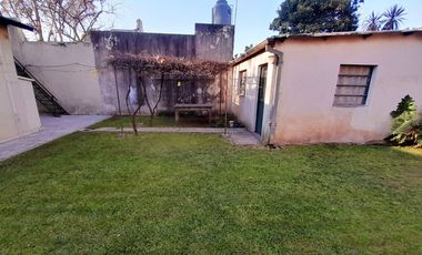 CARAPACHAY - LOTE PROPIO - 4 AMB CON JARDÍN Y GARAJE!