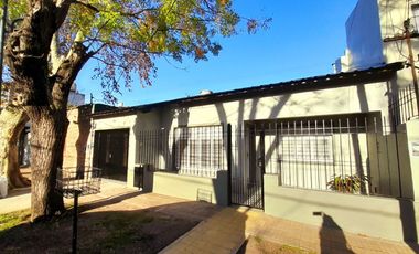 CARAPACHAY - LOTE PROPIO - 4 AMB CON JARDÍN Y GARAJE!