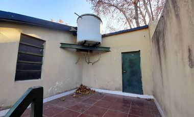 CARAPACHAY - LOTE PROPIO - 4 AMB CON JARDÍN Y GARAJE!