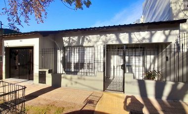 CARAPACHAY - LOTE PROPIO - 4 AMB CON JARDÍN Y GARAJE!