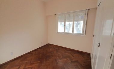 CARAPACHAY - LOTE PROPIO - 4 AMB CON JARDÍN Y GARAJE!