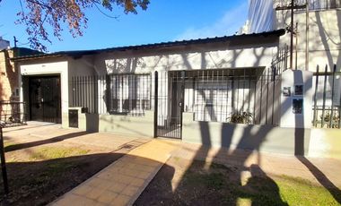 CARAPACHAY - LOTE PROPIO - 4 AMB CON JARDÍN Y GARAJE!