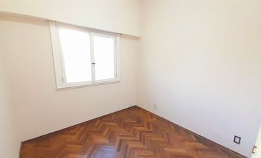 CARAPACHAY - LOTE PROPIO - 4 AMB CON JARDÍN Y GARAJE!