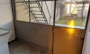 CARAPACHAY - LOTE PROPIO - 4 AMB CON JARDÍN Y GARAJE!