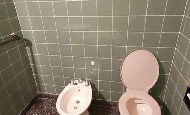 CARAPACHAY - LOTE PROPIO - 4 AMB CON JARDÍN Y GARAJE!