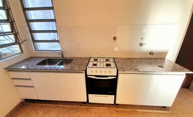 CARAPACHAY - LOTE PROPIO - 4 AMB CON JARDÍN Y GARAJE!