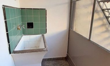 CARAPACHAY - LOTE PROPIO - 4 AMB CON JARDÍN Y GARAJE!