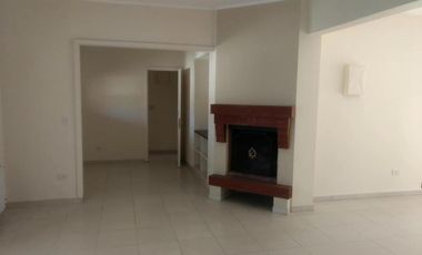 Casa en venta - 5 Dormitorios 4 Baños - City Bell