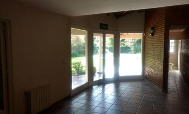 Casa en venta - 5 Dormitorios 4 Baños - City Bell