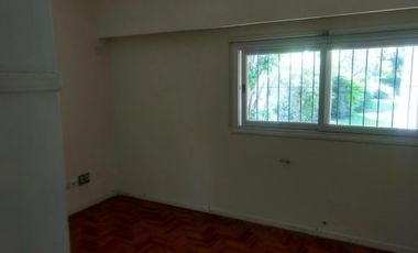 Casa en venta - 5 Dormitorios 4 Baños - City Bell