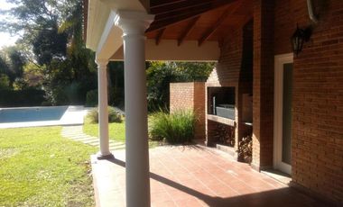 Casa en venta - 5 Dormitorios 4 Baños - City Bell