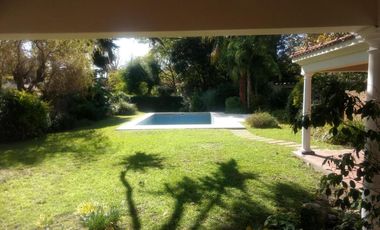 Casa en venta - 5 Dormitorios 4 Baños - City Bell