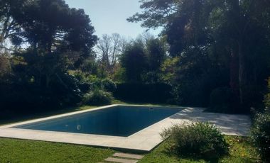 Casa en venta - 5 Dormitorios 4 Baños - City Bell