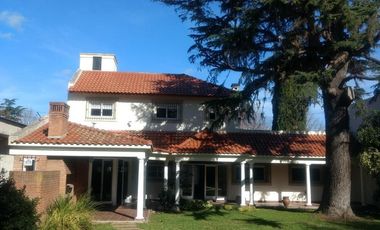 Casa en venta - 5 Dormitorios 4 Baños - City Bell