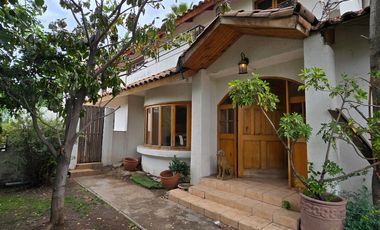 CASA 6 DORM 3 EST EN SAN CARLOS DE APOQUINDO