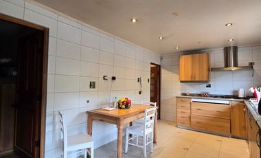 CASA 6 DORM 3 EST EN SAN CARLOS DE APOQUINDO