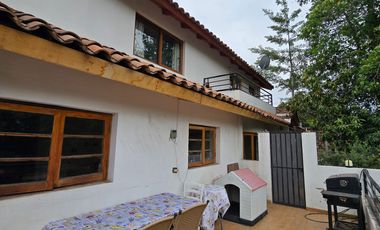 CASA 6 DORM 3 EST EN SAN CARLOS DE APOQUINDO