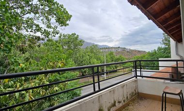 CASA 6 DORM 3 EST EN SAN CARLOS DE APOQUINDO