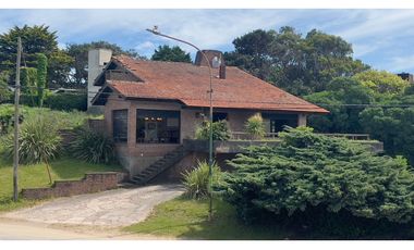 GRAN CHALET EN EL GOLF A 2 CUADRAS DEL MAR