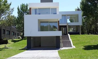 Oportunidad !! Casa de Diseño, 4 dorm, Costa Esmeralda Pinamar