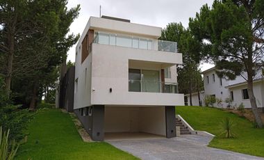 Oportunidad !! Casa de Diseño, 4 dorm, Costa Esmeralda Pinamar