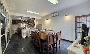 Casa en Villa Ballester - Venta - Seis Ambientes - Lote 15 mts x 50 mts.