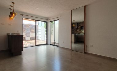 SE RENTA CASA EN ADAMAR DENTRO DE COTO MAREVNA