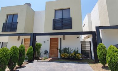 SE RENTA CASA EN ADAMAR DENTRO DE COTO MAREVNA