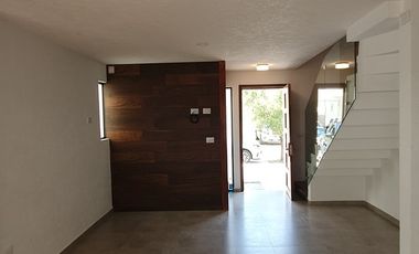 SE RENTA CASA EN ADAMAR DENTRO DE COTO MAREVNA