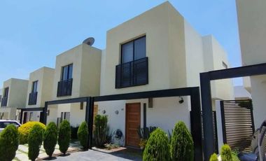 SE RENTA CASA EN ADAMAR DENTRO DE COTO MAREVNA