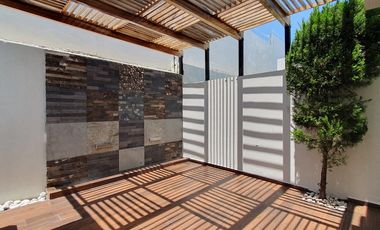 SE RENTA CASA EN ADAMAR DENTRO DE COTO MAREVNA