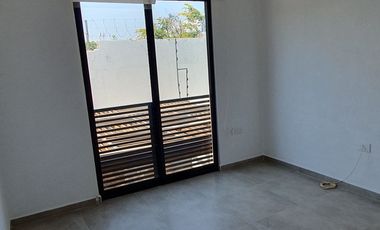 SE RENTA CASA EN ADAMAR DENTRO DE COTO MAREVNA