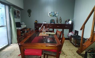 Casa en venta para dos familias de 3 ambiente y 2 ambientes  con cochera - Wilde