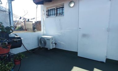 Casa en venta para dos familias de 3 ambiente y 2 ambientes  con cochera - Wilde