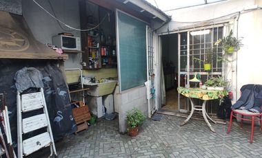 Casa en venta para dos familias de 3 ambiente y 2 ambientes  con cochera - Wilde