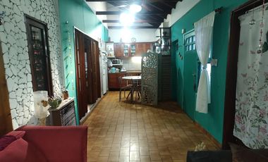 Casa en venta para dos familias de 3 ambiente y 2 ambientes  con cochera - Wilde